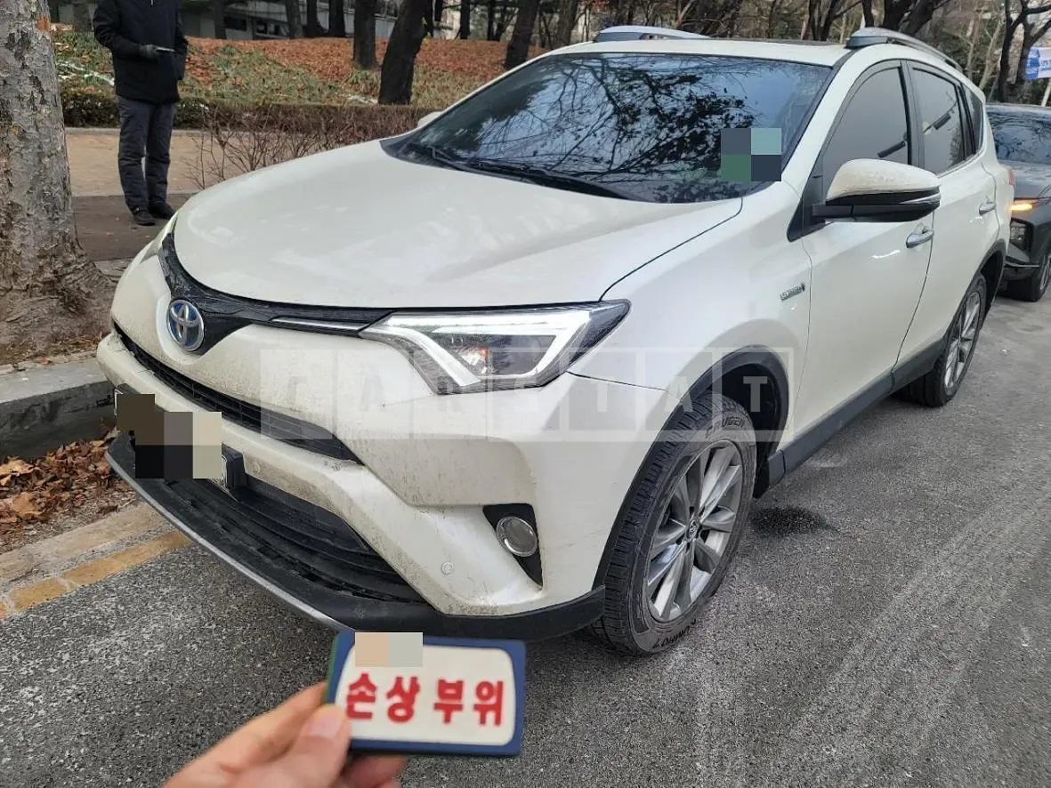 Photo 2 of 6: 2016 Toyota Love 4 Hybrid, VIN JTMDJREV9HD070253 — Korean insurance auction