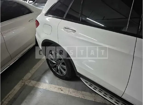 Photo 2 of 9: 2019 Mercedes-Benz GLC350 e 4Matic — Korean insurance auction