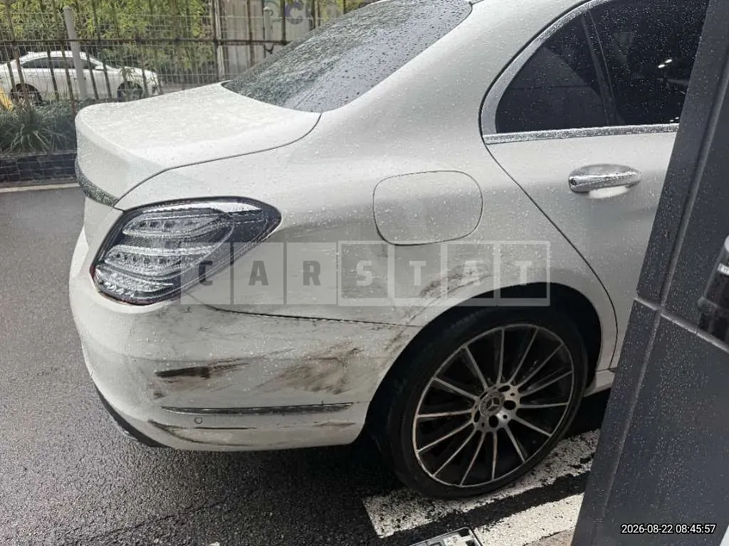 Photo 2 of 5: 2015 Mercedes-Benz C200 — Korean insurance auction