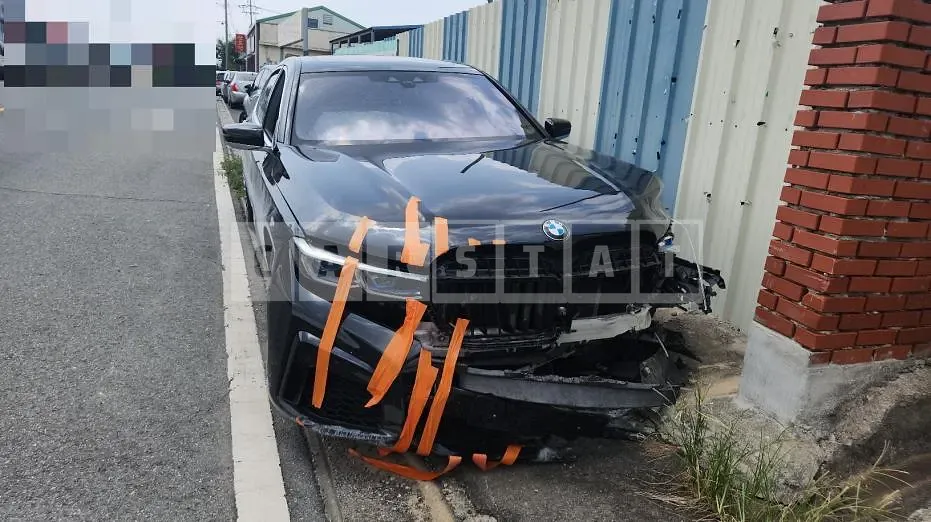 Photo 2 of 4: 2016 BMW 750Li xDrive — Korean insurance auction