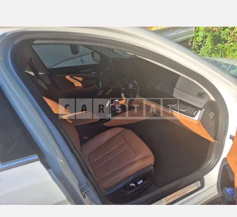 Photo 2 of 38: 2018 BMW 520d — Korean insurance auction