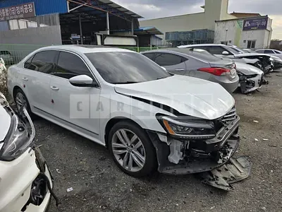 Photo 1 of 13: 2018 Volkswagen Passat 2.0 TSI, VIN 1VWZZZA3ZJC045001 — Korean insurance auction