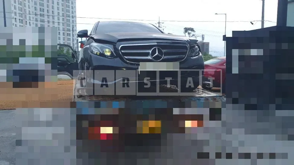 Photo 2 of 4: 2016 Mercedes-Benz E300 — Korean insurance auction