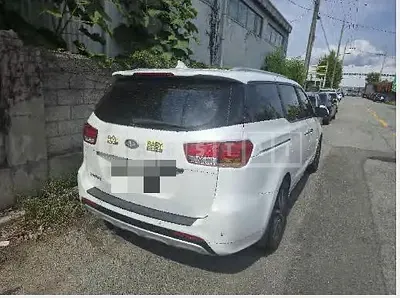 Photo 1 of 7: 2015 Kia Carnivals — Korean insurance auction