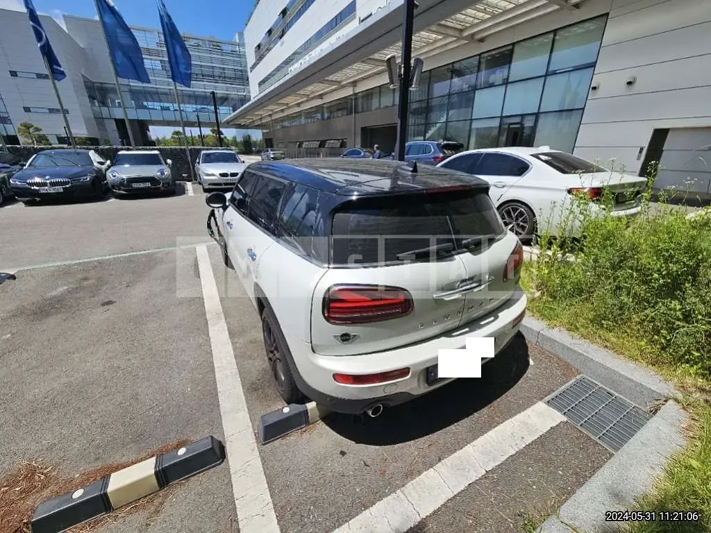 Photo 2 of 43: 2024 MINI Cooper Clubman — Korean insurance auction