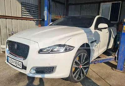 Photo 1 of 30: 2019 Jaguar XJ 3.0d, VIN SAJAA22P1KNW17857 — Korean insurance auction