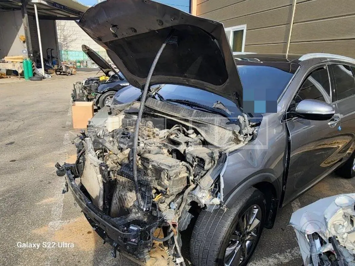 Photo 2 of 12: 2017 Kia Sorento, VIN KNAPH81ABHA355842 — Korean insurance auction