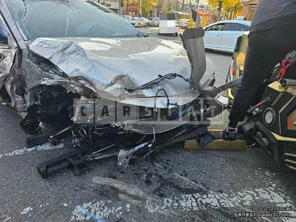 Photo 2 of 10: 2020 Toyota Camry Hybrid, VIN JTNB21HK0L3078971 — Korean insurance auction