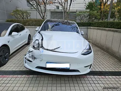 Photo 1 of 23: 2024 Tesla Model Y LongRange, VIN LRWYGCEK9RC699812 — Korean insurance auction