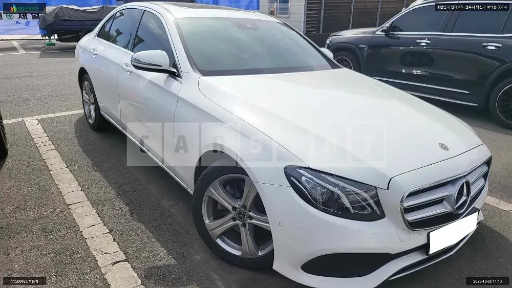 Photo 2 of 7: 2018 Mercedes-Benz E200, VIN WDDZF4CB7JA425162 — Korean insurance auction