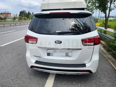 Photo 1 of 8: 2016 Kia Carnivals, VIN KNAME81ABHS253625 — Korean insurance auction