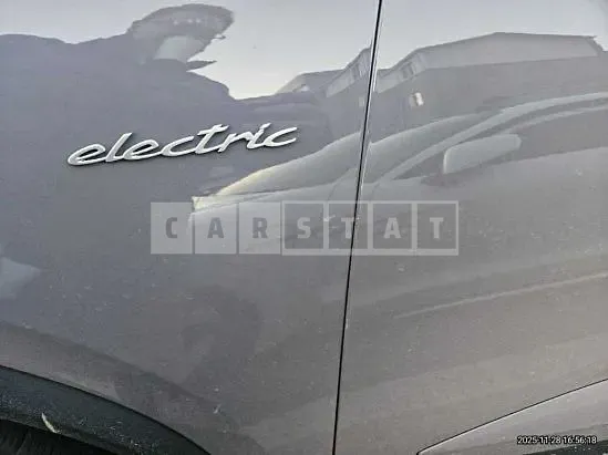 Photo 2 of 49: 2025 Porsche Macan 4S — Korean insurance auction