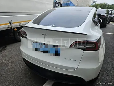 Photo 1 of 33: 2022 Tesla Model Y Long Range — Korean insurance auction