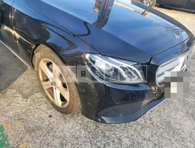 Photo 2 of 13: 2017 Mercedes-Benz E200 — Korean insurance auction