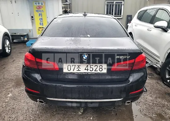 Photo 2 of 21: 2018 BMW 520d — Korean insurance auction