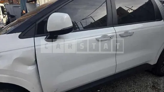 Photo 2 of 19: 2021 Kia Carnival, VIN KNHNB37BBMS037613 — Korean insurance auction