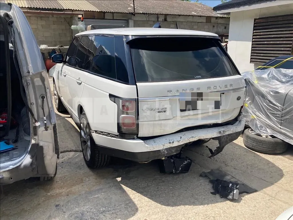 Photo 2 of 32: 2018 Land Rover Range Rover 4.4d, VIN SALGA2BJ7JA395070 — Korean insurance auction