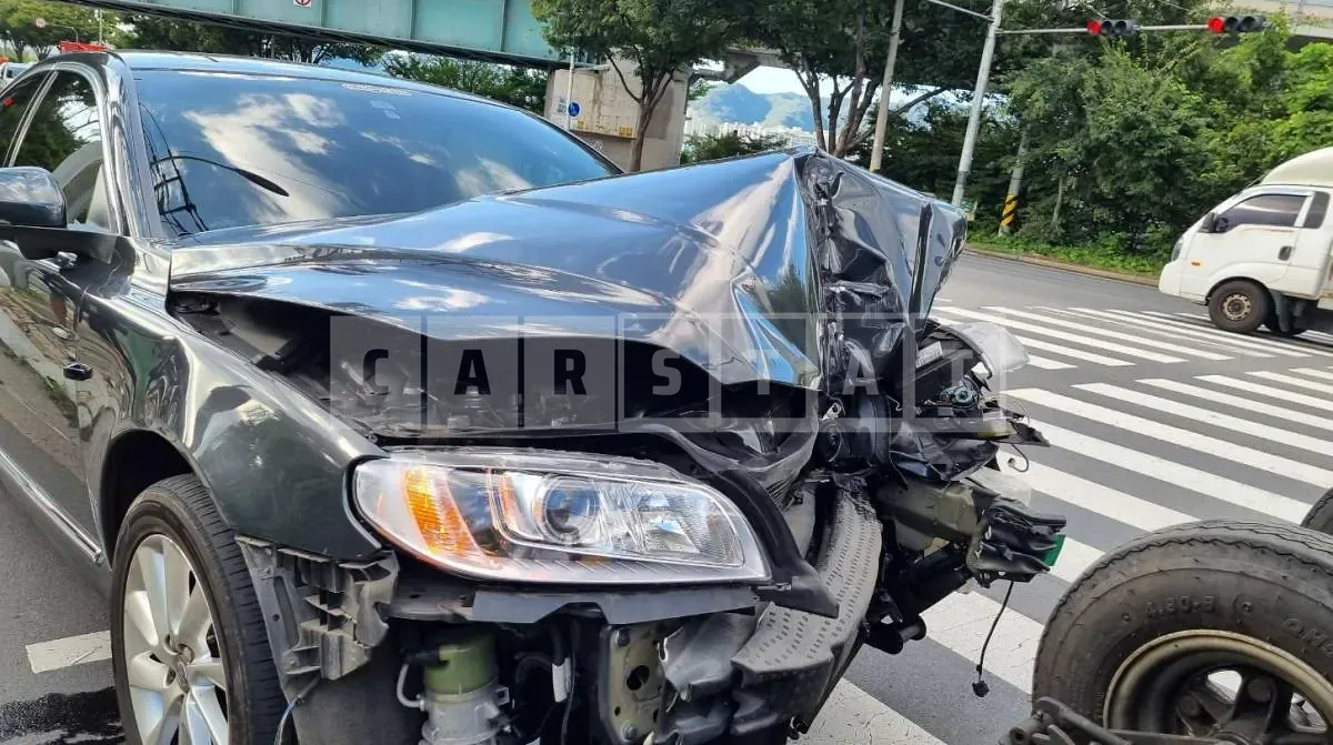 Photo 2 of 14: 2015 Volvo S80D2, VIN YV1AS84BBF1190844 — Korean insurance auction