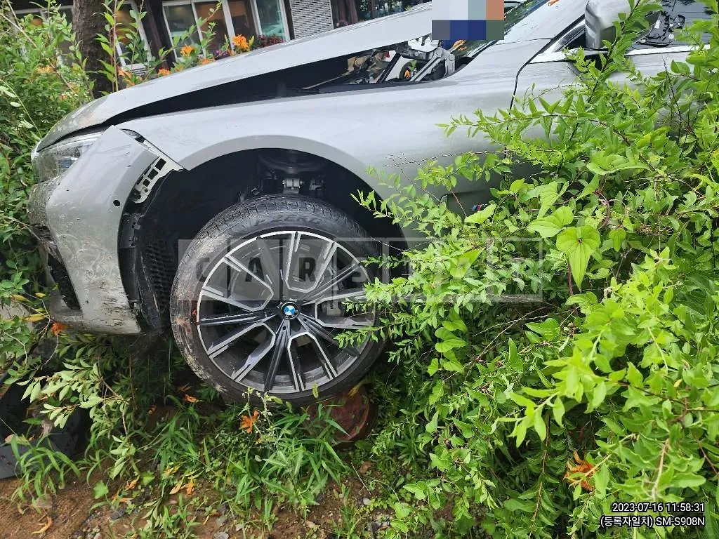 Photo 2 of 40: 2020 BMW 740Li xDrive M Sport Packa, VIN WBA7T410XLCE40015 — Korean insurance auction