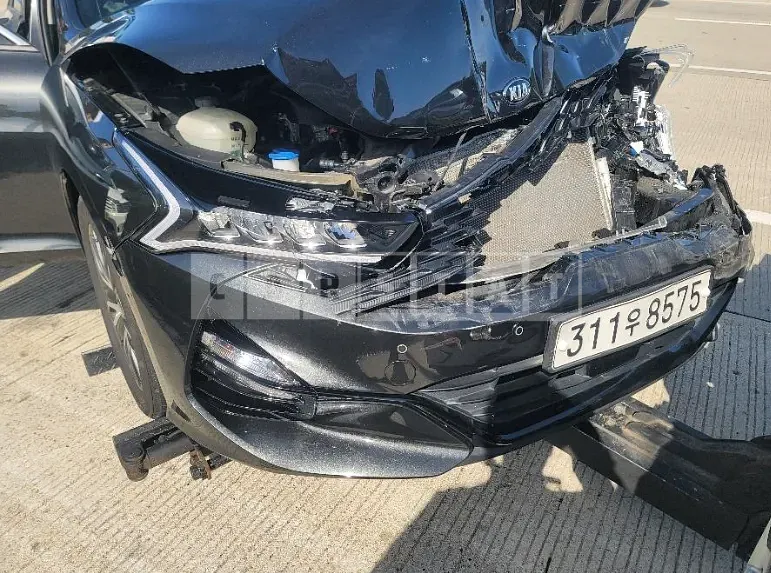 Photo 2 of 8: 2020 Kia K5 — Korean insurance auction