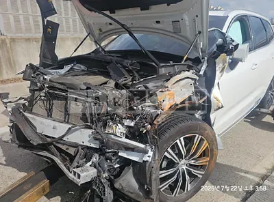 Photo 1 of 8: 2022 Volvo XC60B5 AWD — Korean insurance auction