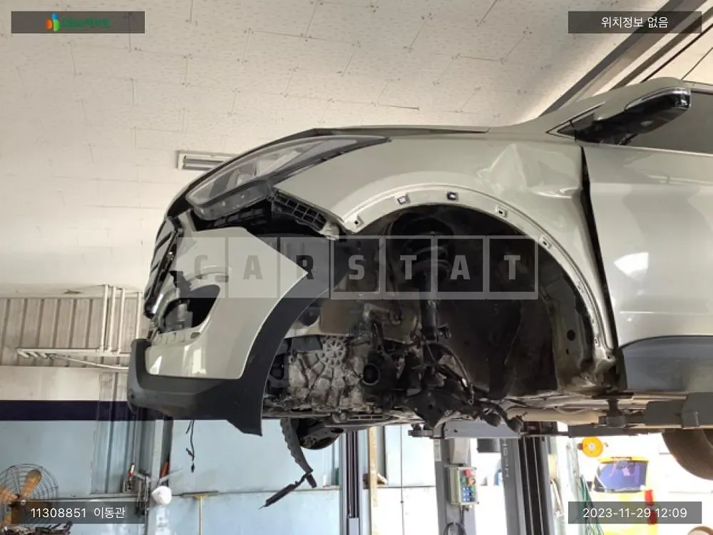 Photo 2 of 9: 2015 Hyundai Santa Fe, VIN KMHSW81UBFU500131 — Korean insurance auction