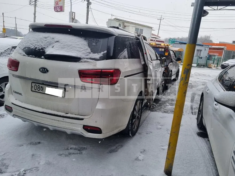 Photo 2 of 16: 2019 Kia Carnival, VIN KNAMC81ABKS594437 — Korean insurance auction