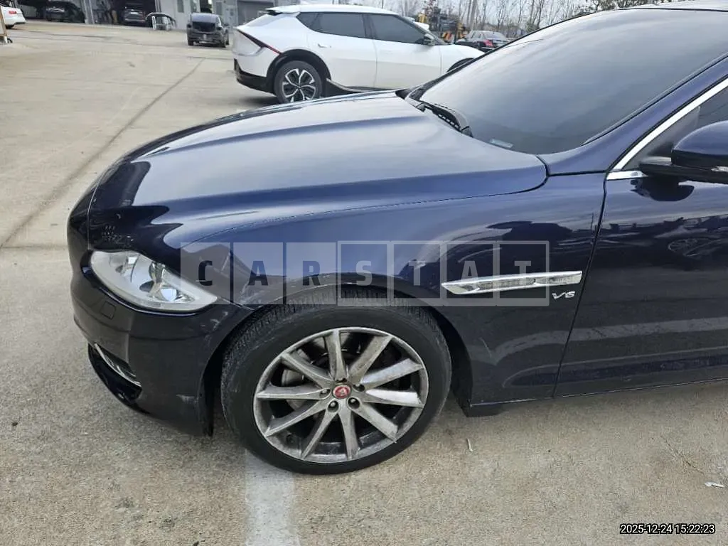 Photo 2 of 23: 2015 Jaguar XJ 3.0SC — Korean insurance auction