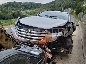 Photo 2 of 20: 2015 Hyundai Santa Fe, VIN KMHSW81XDFU371947 — Korean insurance auction
