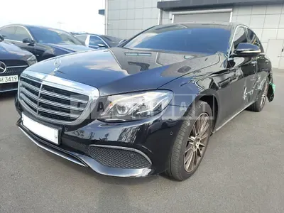 Photo 1 of 37: 2019 Mercedes-Benz E220d 4Matic, VIN WDDZF0FB5KA558850 — Korean insurance auction