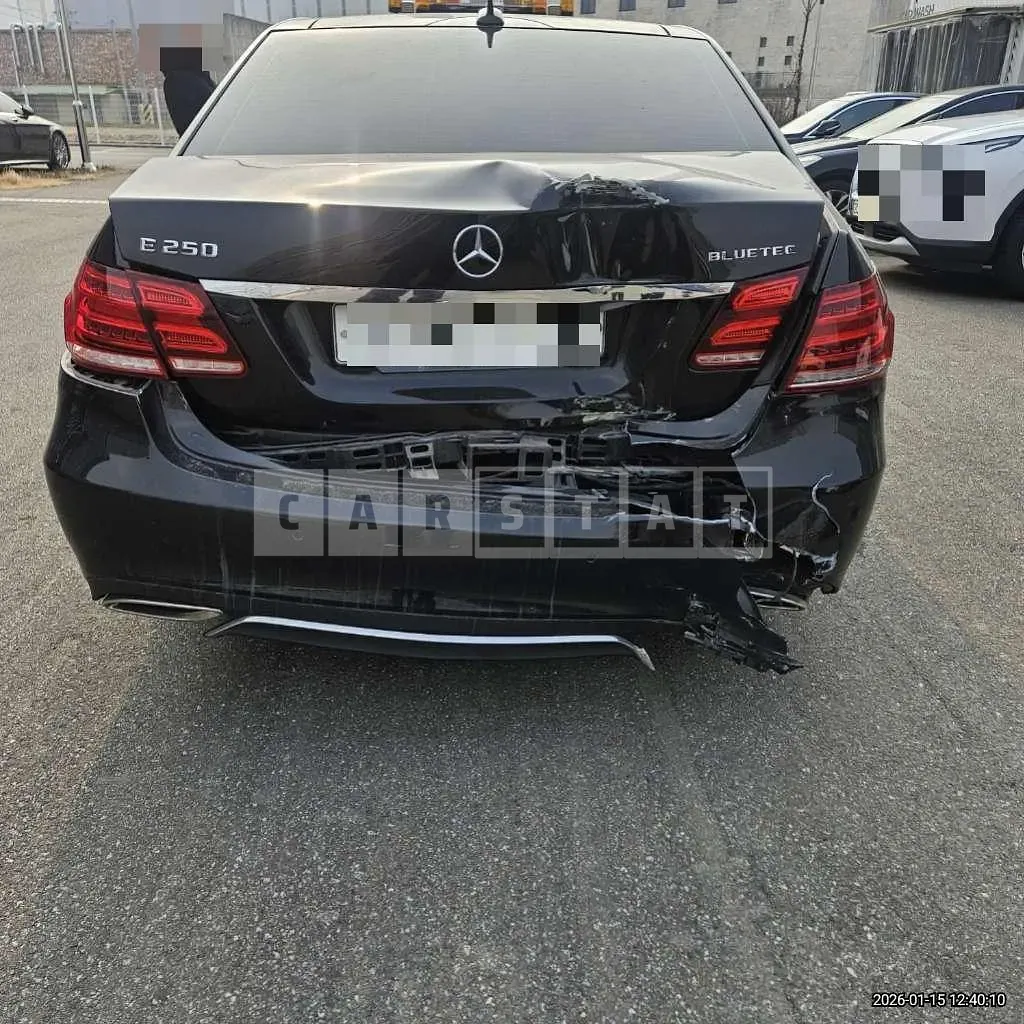 Photo 2 of 26: 2015 Mercedes-Benz E250 BlueTec 4Matic — Korean insurance auction