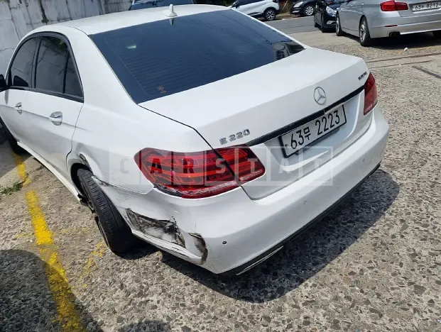 Photo 2 of 11: 2015 Mercedes-Benz E220 BlueTec, VIN WDDHF0AB3FB154058 — Korean insurance auction