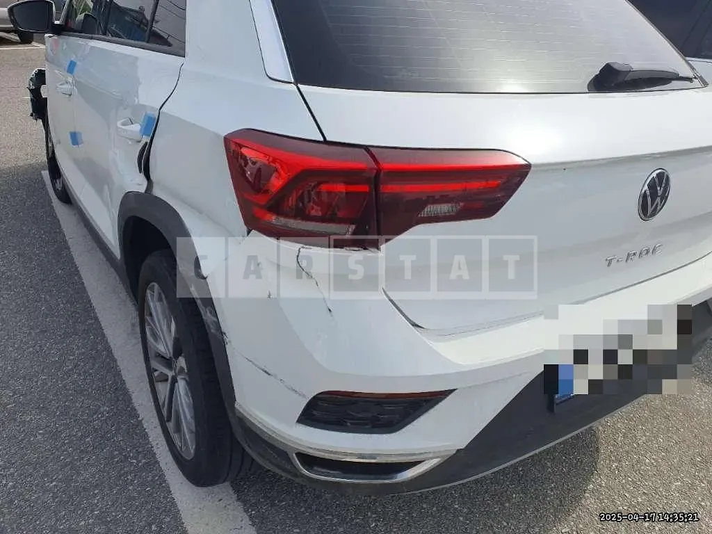 Photo 2 of 18: 2021 Volkswagen T-Roc 2.0 TDI — Korean insurance auction
