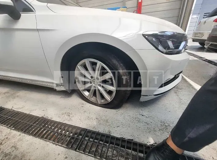 Photo 2 of 28: 2018 Volkswagen Passat GT 2.0 TDI, VIN WVWZZZ3CZJE110681 — Korean insurance auction