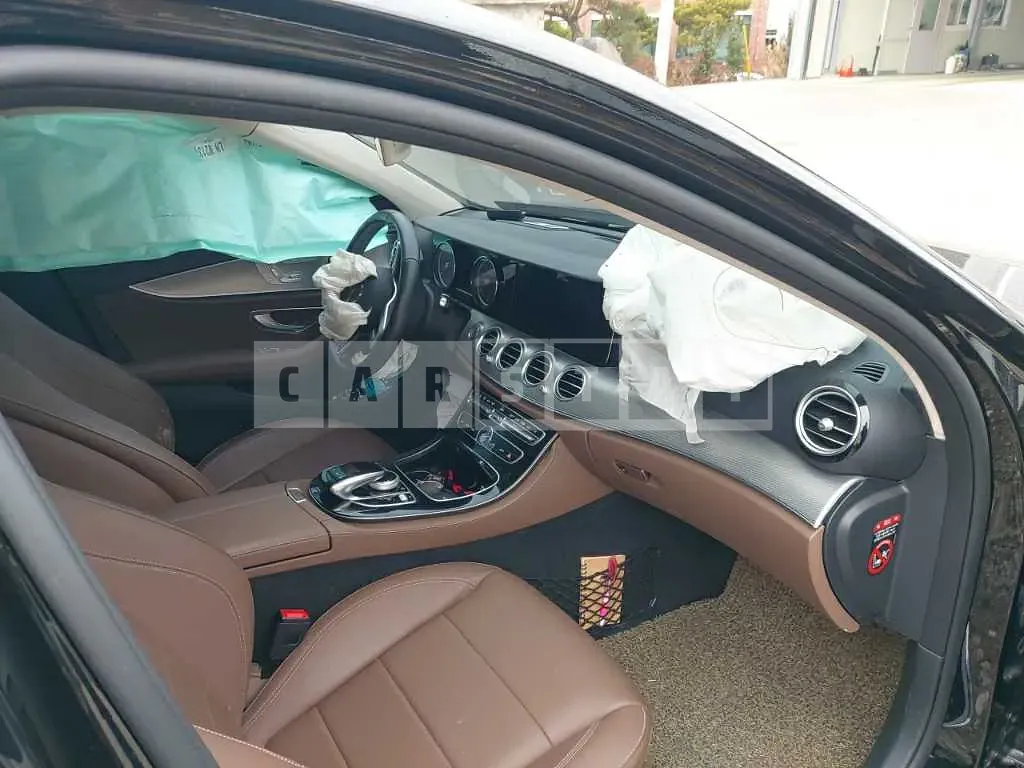 Photo 2 of 13: 2019 Mercedes-Benz E300, VIN WDDZF4JBXKA688816 — Korean insurance auction