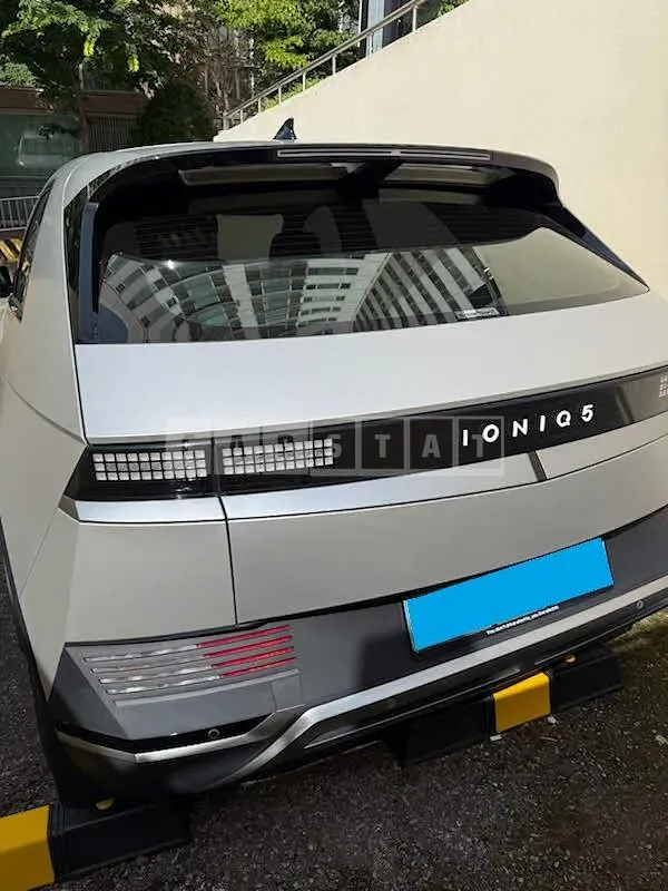 Photo 2 of 6: 2021 Hyundai IONIQ 5, VIN KMHKN81AFNU010122 — Korean insurance auction