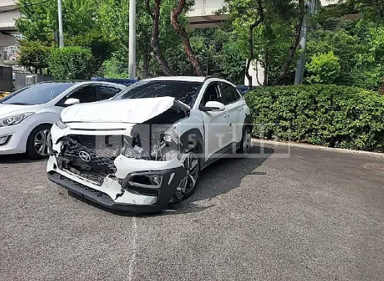 Photo 2 of 19: 2019 Hyundai Kona, VIN KMHK4815GKU409360 — Korean insurance auction