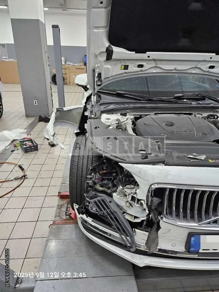 Photo 2 of 12: 2022 Volvo S90T8 AWD — Korean insurance auction