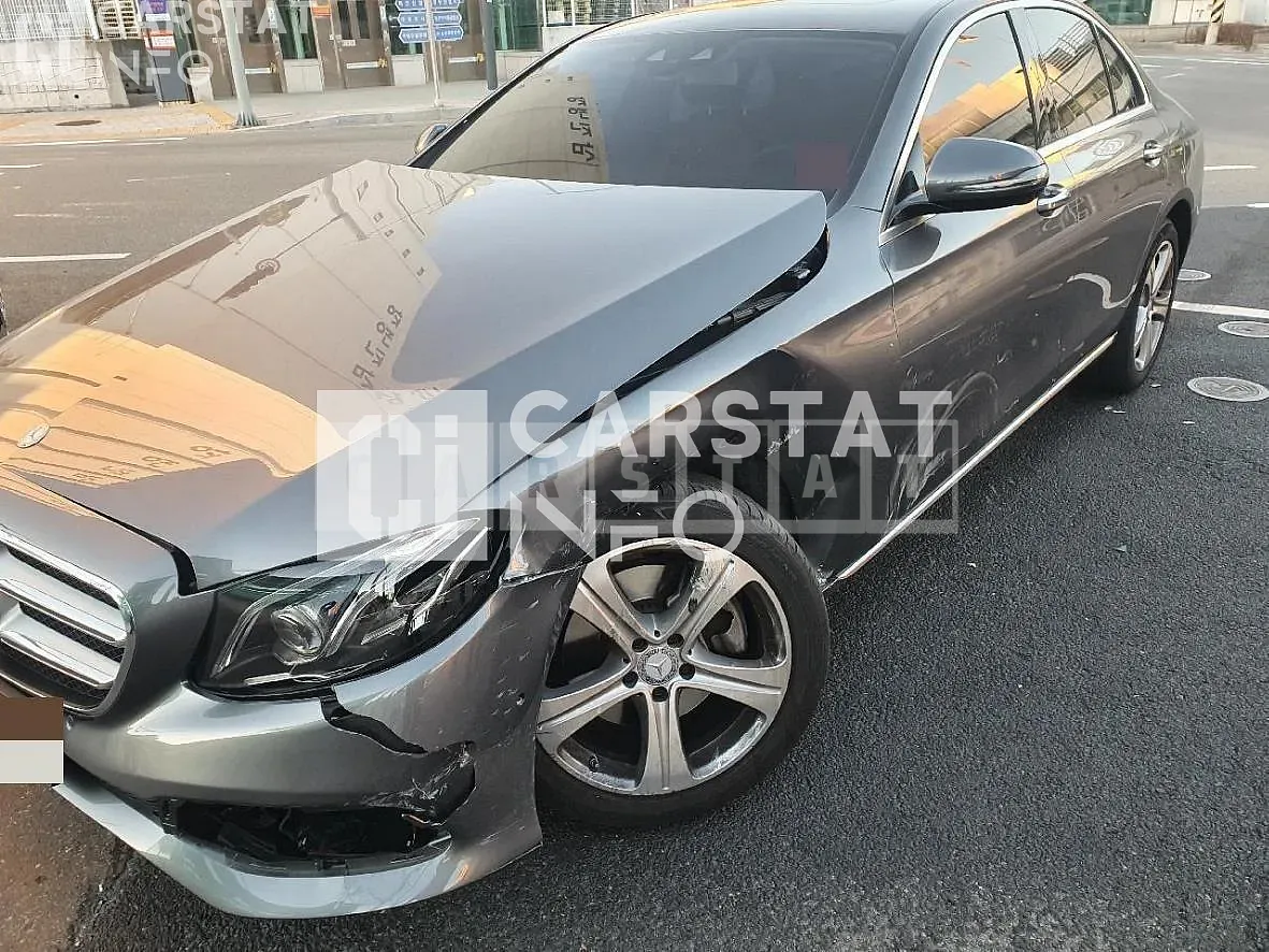 Photo 2 of 7: 2017 Mercedes-Benz E220d, VIN WDDZF0EB5HA225154 — Korean insurance auction