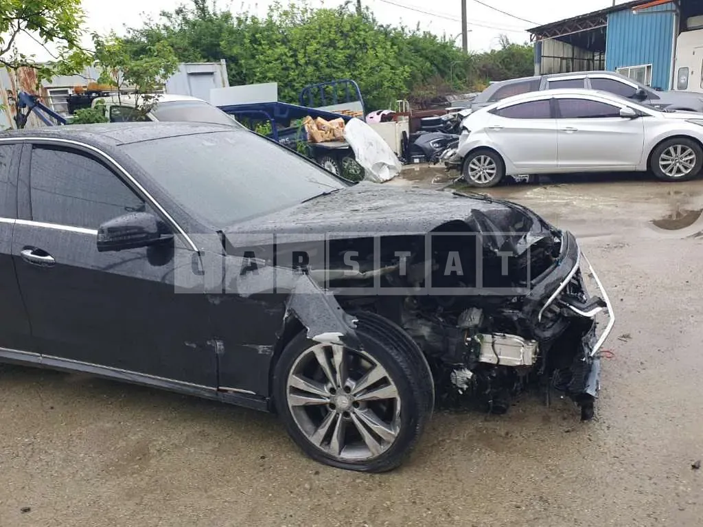 Photo 2 of 11: 2016 Mercedes-Benz E300 4Matic — Korean insurance auction