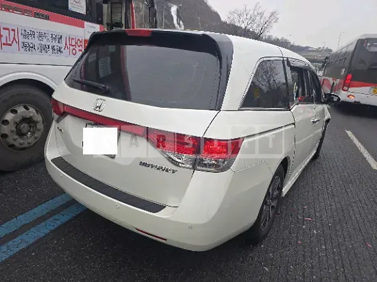 Photo 2 of 12: 2016 Honda Odyssey, VIN 5KBRL5860GB601107 — Korean insurance auction