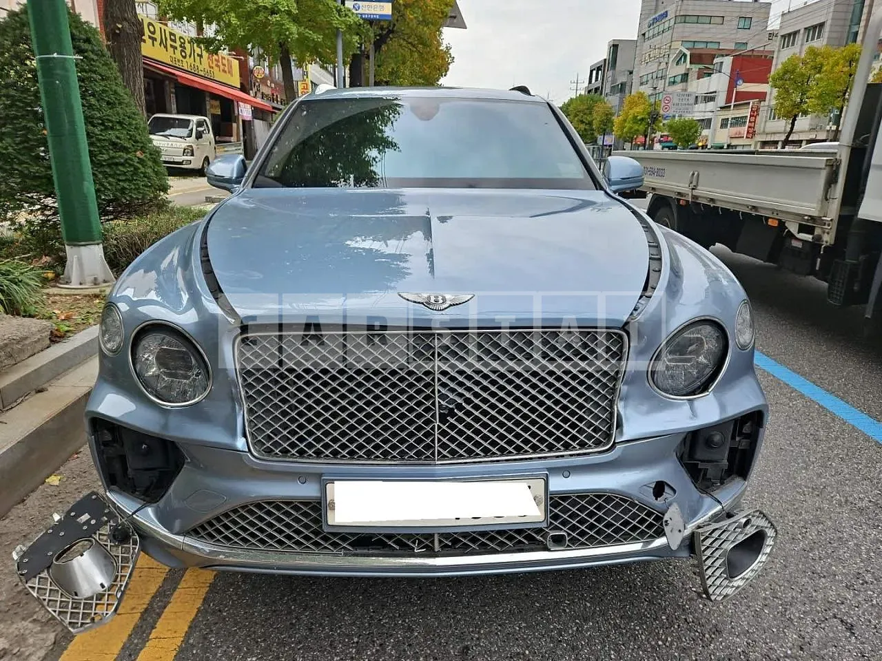 Photo 2 of 19: 2021 Bentley Bentayga V8, VIN SJAAM14V4MC035179 — Korean insurance auction