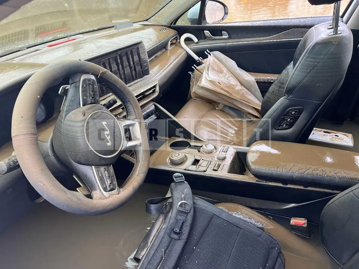 Photo 2 of 4: 2022 Kia K5 — Korean insurance auction