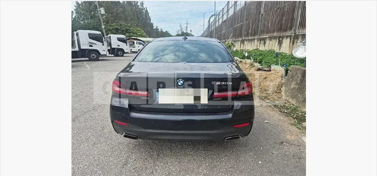 Photo 2 of 14: 2020 BMW 530e — Korean insurance auction