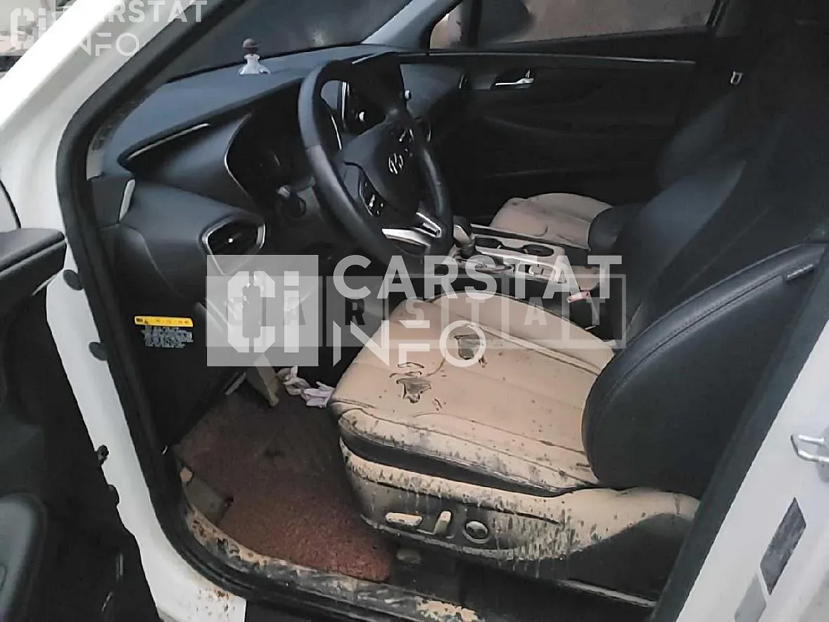 Photo 2 of 12: 2019 Hyundai Santa Fe, VIN KMHS581BDKU131055 — Korean insurance auction