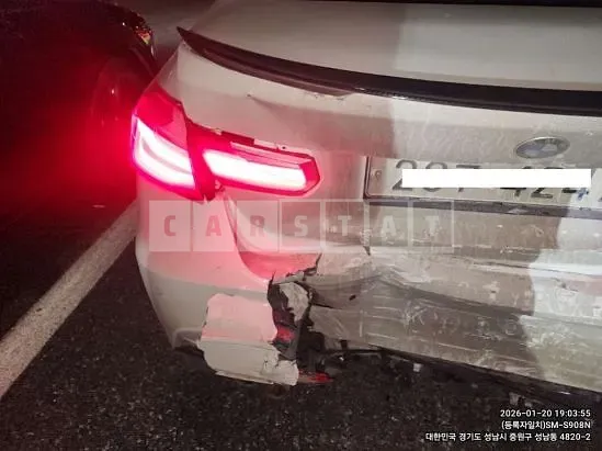 Photo 2 of 5: 2017 BMW 320d, VIN WBA8C5108HA068894 — Korean insurance auction