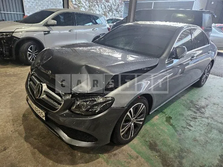 Photo 2 of 23: 2020 Mercedes-Benz E 300 — Korean insurance auction