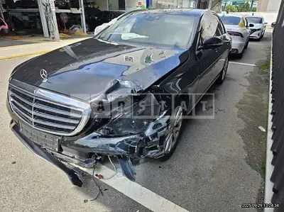 Photo 1 of 6: 2018 Mercedes-Benz E 300 — Korean insurance auction
