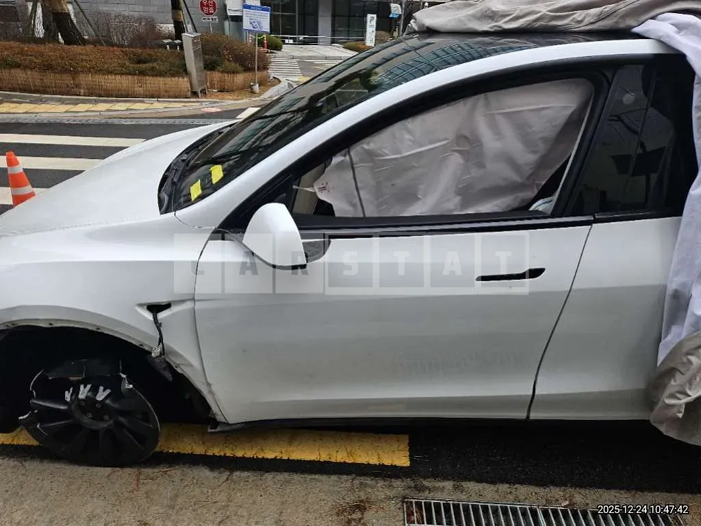 Photo 2 of 14: 2021 Tesla Model Y Long Range — Korean insurance auction