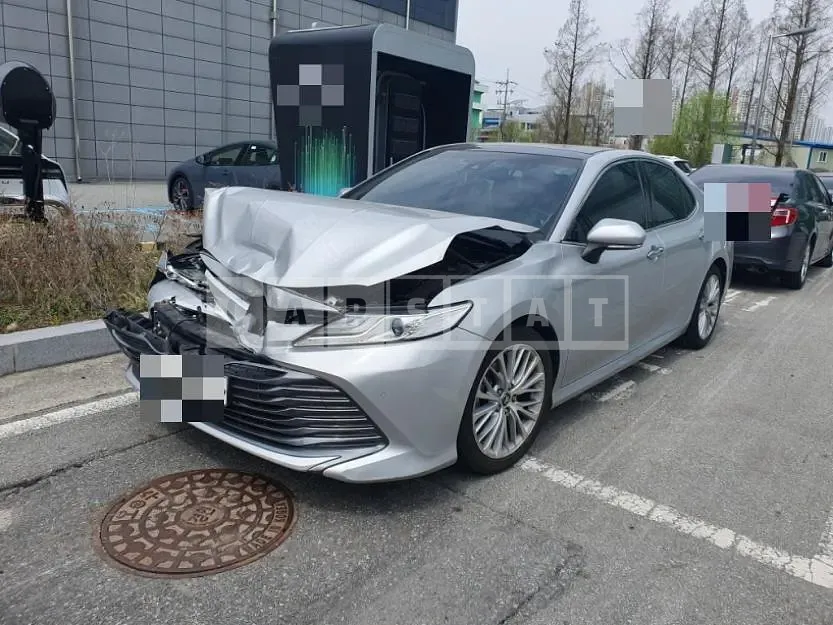 Photo 2 of 10: 2018 Toyota Camry, VIN JTNB11HK3J3065356 — Korean insurance auction